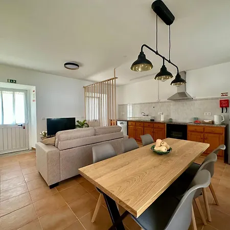 Casal Do Pequeno אלקובאקה